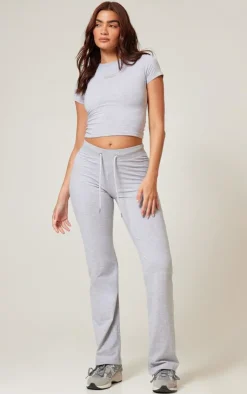 Best PrettyLittleThing Badge Longline Fitted T Shirt Grey Marl