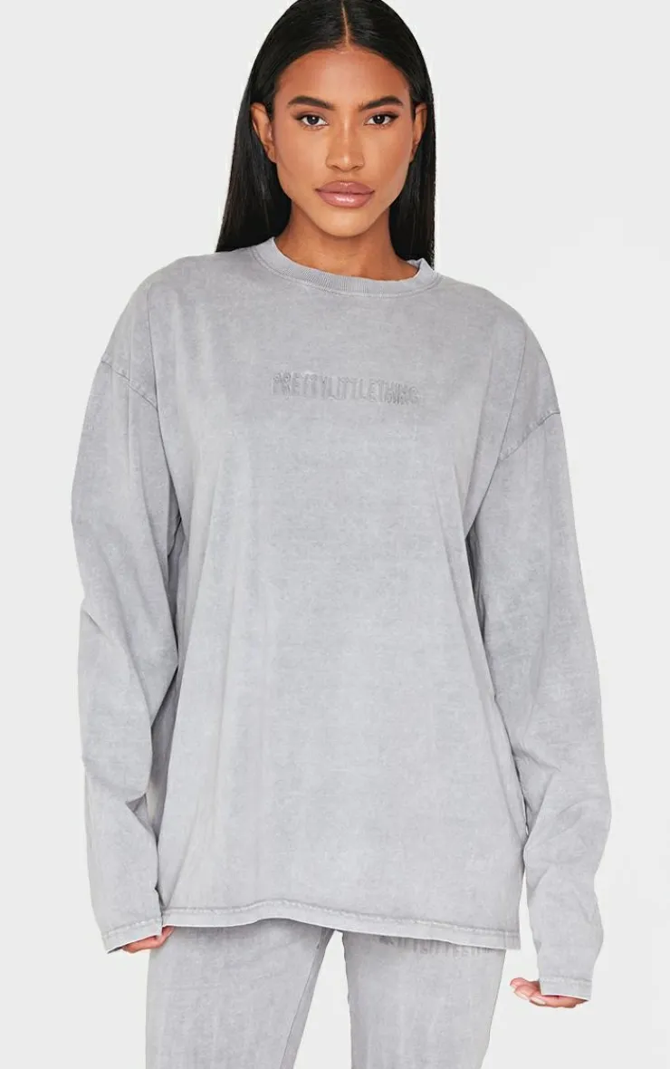 New PrettyLittleThing Embossed Logo Washed Long Sleeve T-shirt Light Grey