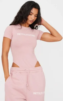 PrettyLittleThing Graphic Sweatsuits*Logo Short Sleeve Bodysuit
