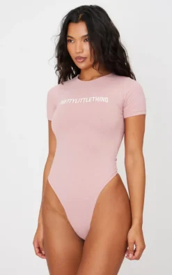 PrettyLittleThing Graphic Sweatsuits*Logo Short Sleeve Bodysuit