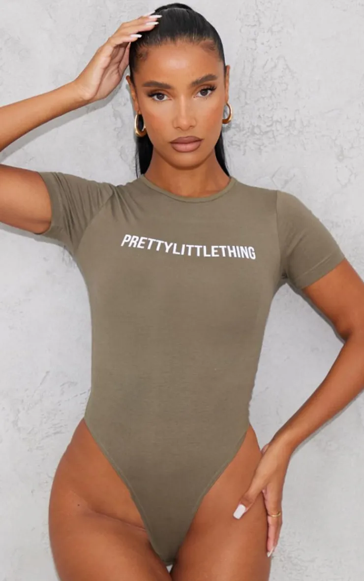 PrettyLittleThing Graphic Sweatsuits*Logo Short Sleeve Bodysuit