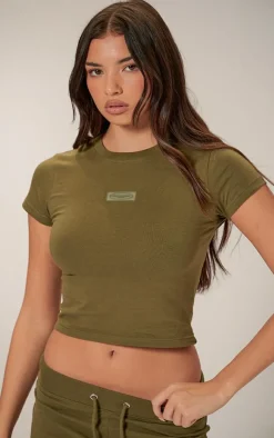 Online PrettyLittleThing Badge Longline Fitted T Shirt Olive