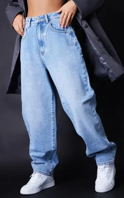 PRETTYLITTLETHING Petite L28 Light Wash Boyfriend Jeans