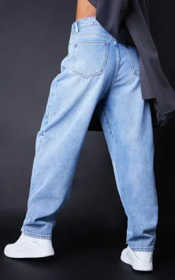 PRETTYLITTLETHING Petite L28 Light Wash Boyfriend Jeans