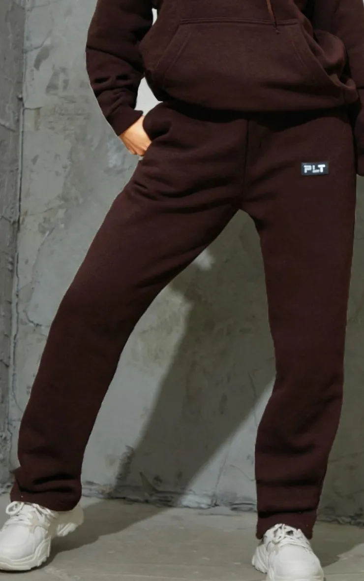 PrettyLittleThing Graphic Sweatsuits*Petite Badge Detail Straight Leg Sweatpant