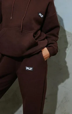 PrettyLittleThing Graphic Sweatsuits*Petite Badge Detail Straight Leg Sweatpant