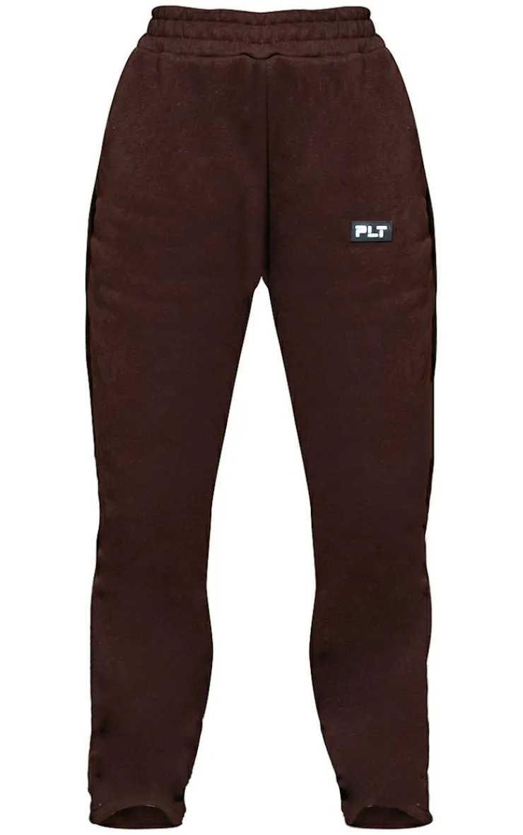 PrettyLittleThing Graphic Sweatsuits*Petite Badge Detail Straight Leg Sweatpant