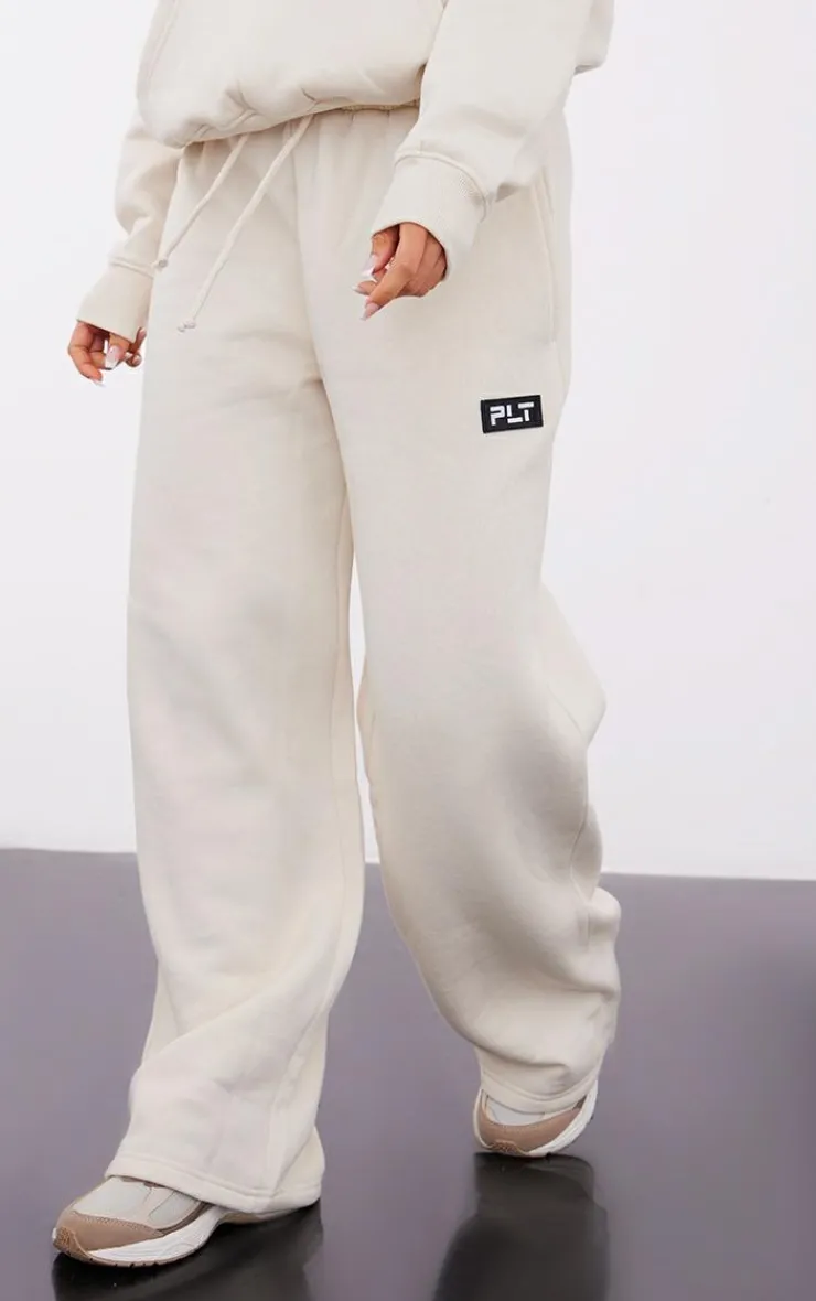 PrettyLittleThing Cream Sweatsuits*Petite Badge Detail Straight Leg Sweatpants