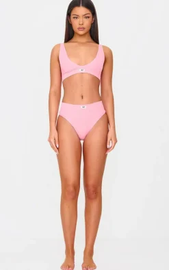 PRETTYLITTLETHING Pink Badge Plunge Seamless Bra