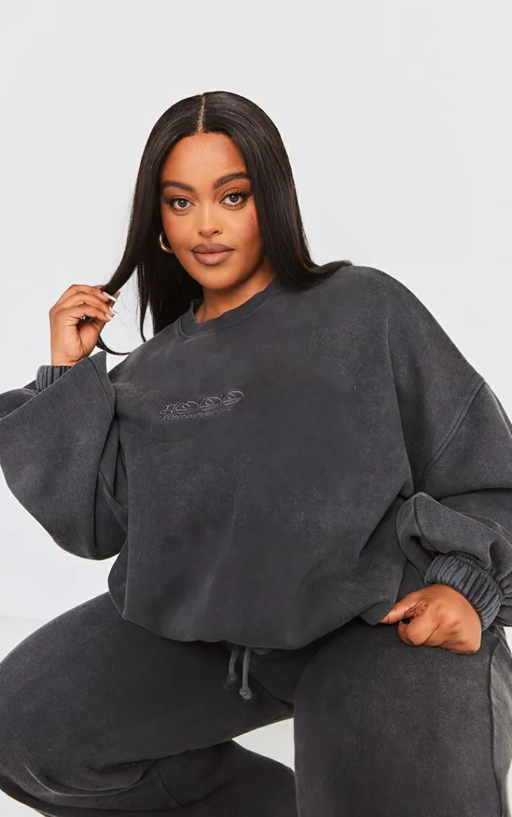 PrettyLittleThing Grey Sweatsuits*Plus Washed Embroidered Oversized Sweatshirt