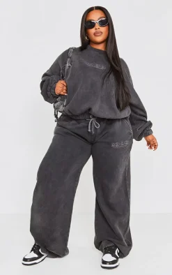PrettyLittleThing Grey Sweatsuits*Plus Washed Embroidered Oversized Sweatshirt