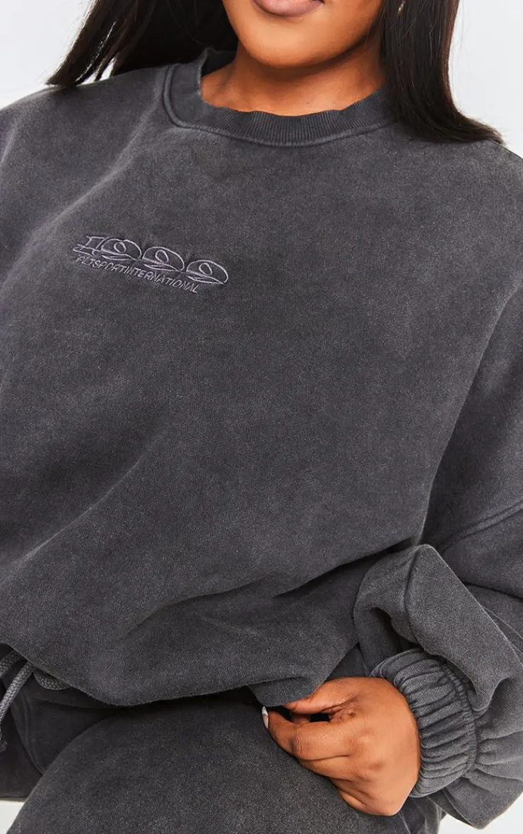 PrettyLittleThing Grey Sweatsuits*Plus Washed Embroidered Oversized Sweatshirt