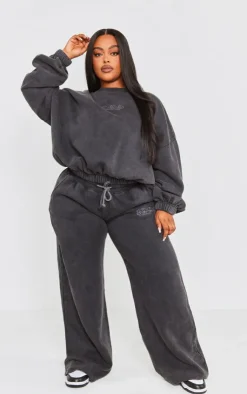 PrettyLittleThing Grey Sweatsuits*Plus Washed Embroidered Sweatpants