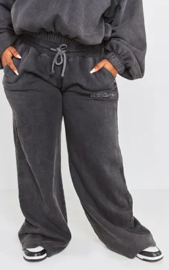PrettyLittleThing Grey Sweatsuits*Plus Washed Embroidered Sweatpants