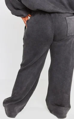 PrettyLittleThing Grey Sweatsuits*Plus Washed Embroidered Sweatpants