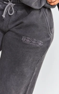 PrettyLittleThing Grey Sweatsuits*Plus Washed Embroidered Sweatpants