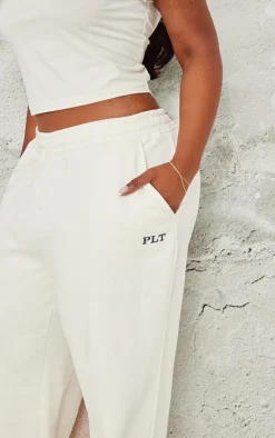 New PrettyLittleThing Plus Contrast Embroidery Low Rise Wide Leg Sweatpants Cream