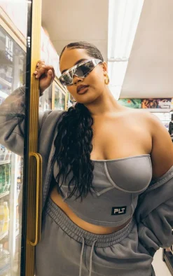 PrettyLittleThing Grey Sweatsuits*Plus Washed Badge Detail Zip Up Hoodie