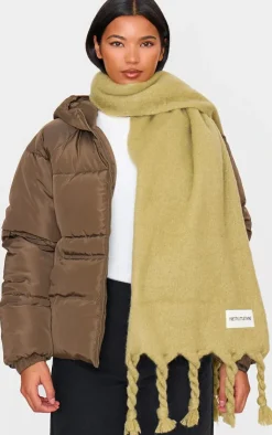 PrettyLittleThing Scarves & Gloves*Tab Fuzzy Blanket Scarf