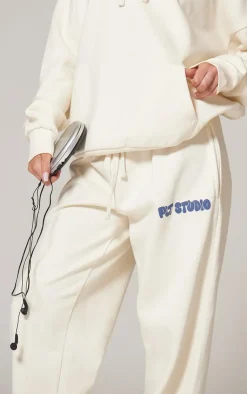 PrettyLittleThing Cream Sweatsuits*Premium Studio Print Cuffed Sweatpants