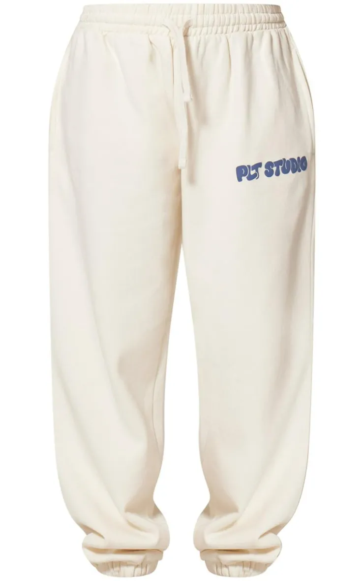 PrettyLittleThing Cream Sweatsuits*Premium Studio Print Cuffed Sweatpants