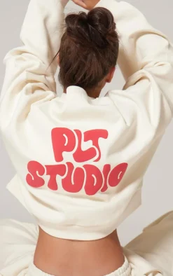 PrettyLittleThing Cream Sweatsuits*Premium Studio Print Boxy Sweatshirt