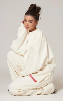 PrettyLittleThing Cream Sweatsuits*Premium Studio Print Boxy Sweatshirt
