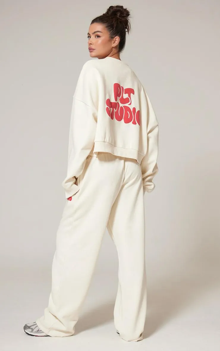 PrettyLittleThing Cream Sweatsuits*Premium Studio Print Boxy Sweatshirt