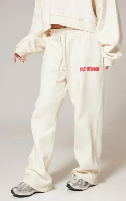 PrettyLittleThing Cream Sweatsuits*Premium Studio Print Straight Leg Sweatpants