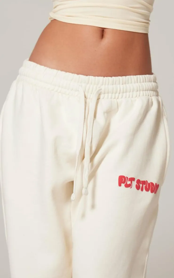 PrettyLittleThing Cream Sweatsuits*Premium Studio Print Straight Leg Sweatpants
