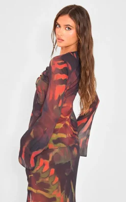 Online PrettyLittleThing Leaf Print Chiffon Key Hole Front Tie Fluted Sleeve Top Red