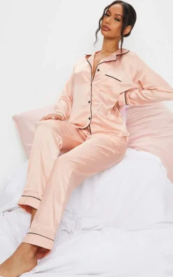 PrettyLittleThing Christmas Pajamas*Contrast Piping Satin Long PJ Set
