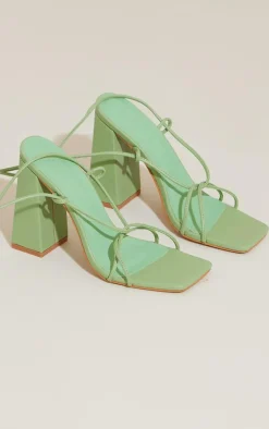 PrettyLittleThing Wide Fit Sandals*Wide Fit PU Fold Over Lace Detail High Block Heeled Sandals