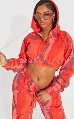 New PrettyLittleThing Shape Cropped Camo Hoodie Bright Red