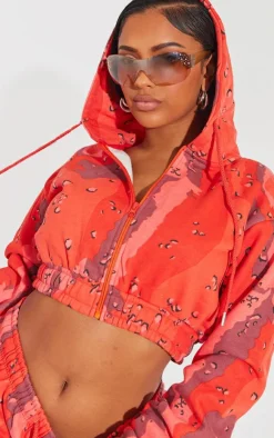 New PrettyLittleThing Shape Cropped Camo Hoodie Bright Red