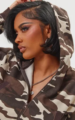 Outlet PrettyLittleThing Shape Camo Print Hooded Zip Up Crop Top Brown