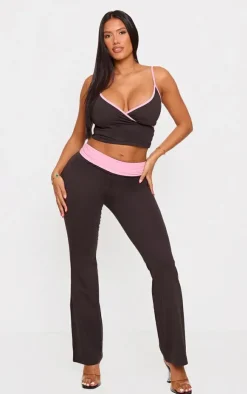 Online PrettyLittleThing Shape Contrast Vest Top Brown