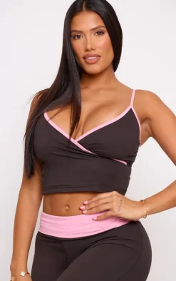 Online PrettyLittleThing Shape Contrast Vest Top Brown