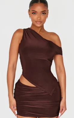 Hot PrettyLittleThing Shape Chocolate Asymmetric Off Shoulder Longline Top Chocolate.