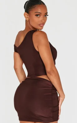 Hot PrettyLittleThing Shape Chocolate Asymmetric Off Shoulder Longline Top Chocolate.