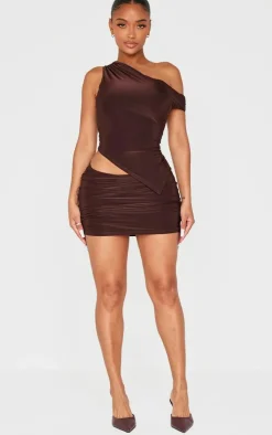 Hot PrettyLittleThing Shape Chocolate Asymmetric Off Shoulder Longline Top Chocolate.