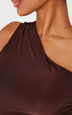 Hot PrettyLittleThing Shape Chocolate Asymmetric Off Shoulder Longline Top Chocolate.