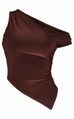 Hot PrettyLittleThing Shape Chocolate Asymmetric Off Shoulder Longline Top Chocolate.