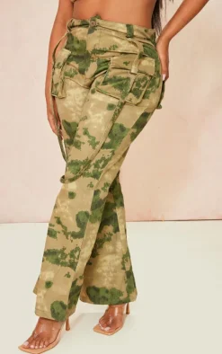 Best PrettyLittleThing Shape Camo Printed High Waisted Cargo's Green