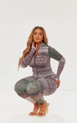 PrettyLittleThing Shape Pixel Camo Print Branded Double Zip Gym Top Green