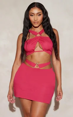 Best PrettyLittleThing Shape Linen Look Cut Out Triangle Trim Detail Crop Top Hot Pink