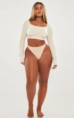 PrettyLittleThing Snatched*Shape Stretch Seamless Scoop Neck Long Sleeve Crop Top