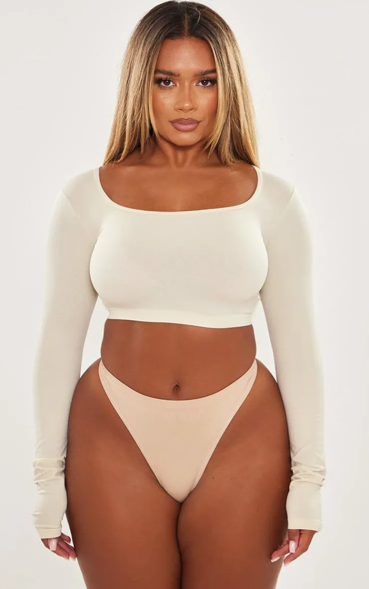 PrettyLittleThing Snatched*Shape Stretch Seamless Scoop Neck Long Sleeve Crop Top