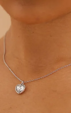 PrettyLittleThing Necklaces*Dainty Diamante Heart Charm Necklace