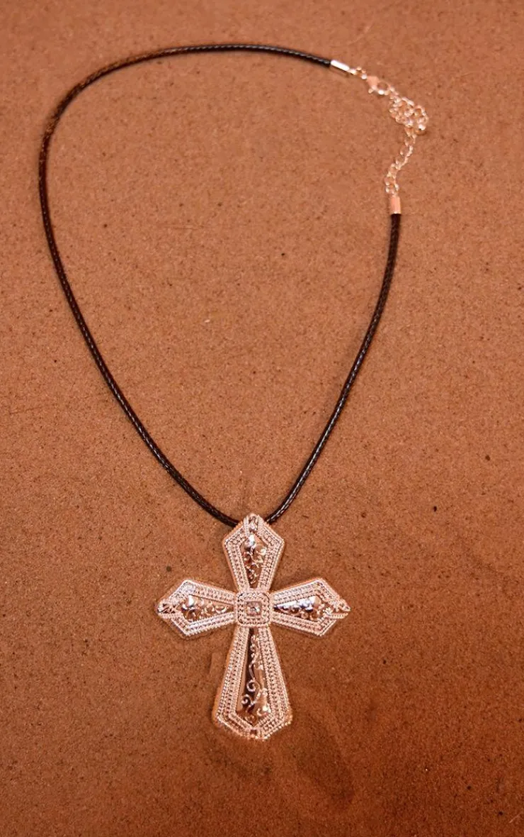 PrettyLittleThing Necklaces*Oversized Cross Cord Necklace